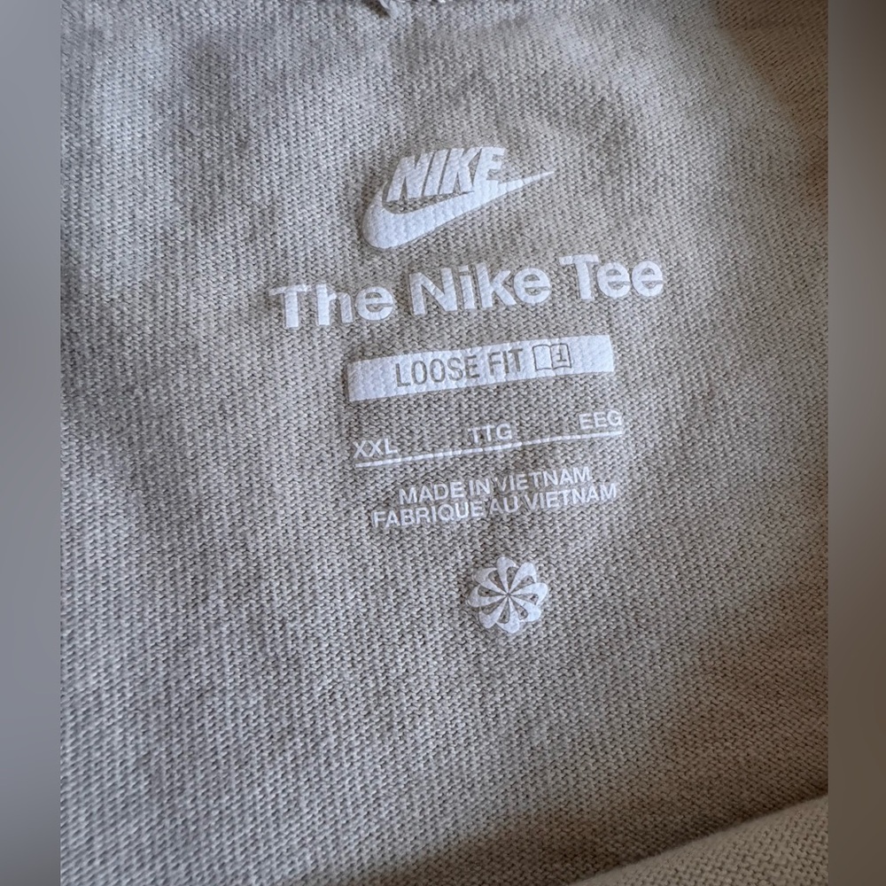 Nike Men’s Front Pocket Basic T shirt - Picture 2 of 5
